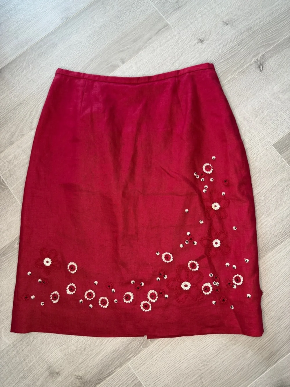 Ann Taylor Red Linen Floral Embroidered Beaded Pencil Skirt Sz 2 - Picture 1 of 10